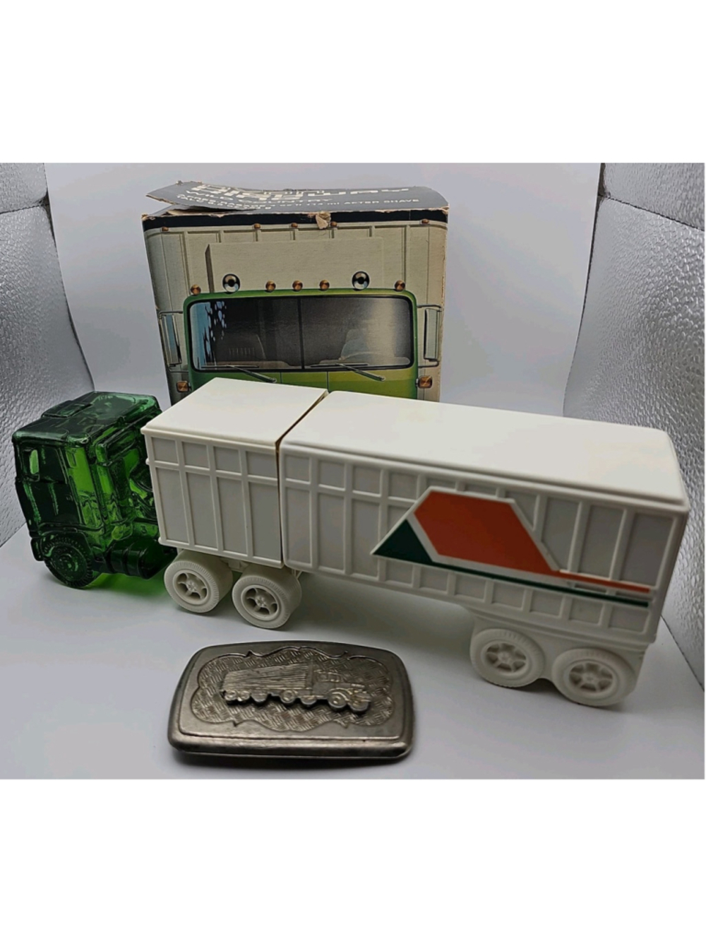 Avon Highway King 18 Wheeler Wild Country After Shave, Talc, Belt Buckle In Box